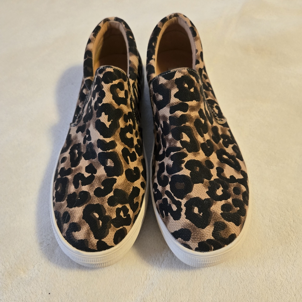 Steve Madden Leopard Print Slip-On Flats in Tan and Black